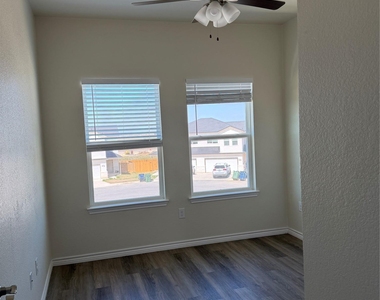 510 Whirlaway Dr - Photo Thumbnail 9