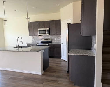510 Whirlaway Dr - Photo Thumbnail 7