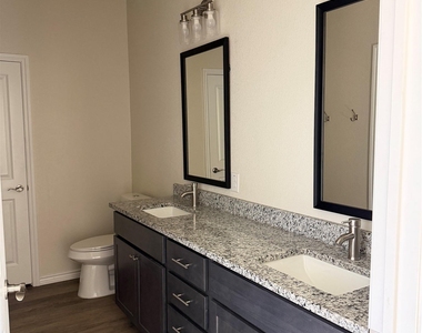 510 Whirlaway Dr - Photo Thumbnail 14