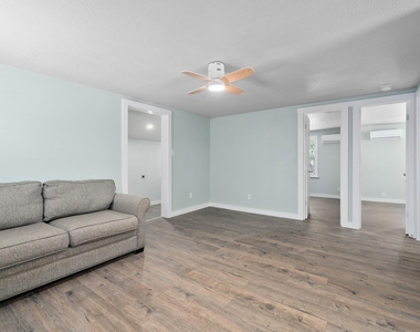 248 Post Oak Ln - Photo Thumbnail 4