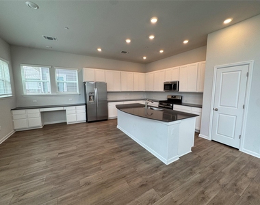 3000 Chisholm Trail Rd - Photo Thumbnail 4