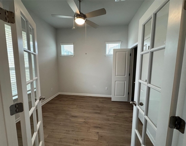 3000 Chisholm Trail Rd - Photo Thumbnail 2