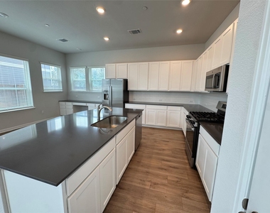 3000 Chisholm Trail Rd - Photo Thumbnail 7