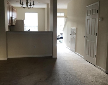 1521 Fieldview Drive - Photo Thumbnail 15