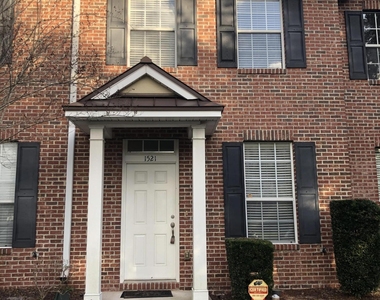 1521 Fieldview Drive - Photo Thumbnail 1