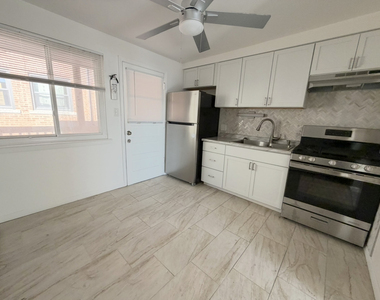2033 W 111th Street - Photo Thumbnail 5