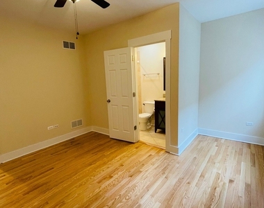 7408 N Hoyne Avenue - Photo Thumbnail 9