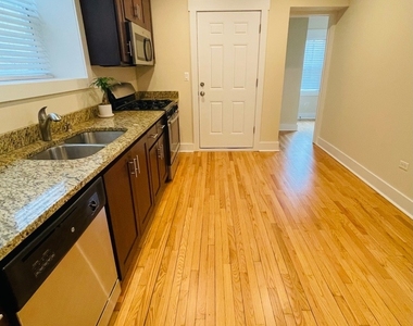 7408 N Hoyne Avenue - Photo Thumbnail 7