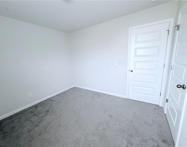 409 Mcginnis Circle - Photo Thumbnail 30