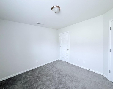 409 Mcginnis Circle - Photo Thumbnail 18