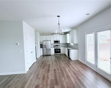 409 Mcginnis Circle - Photo Thumbnail 3