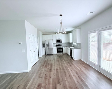 409 Mcginnis Circle - Photo Thumbnail 2