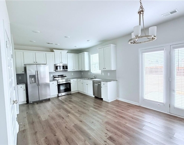 409 Mcginnis Circle - Photo Thumbnail 5