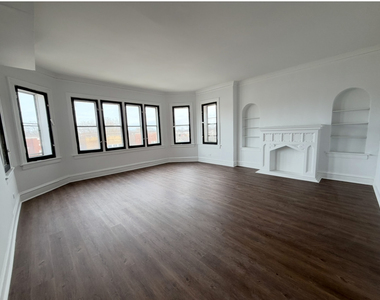 7712 S Jeffery Boulevard - Photo Thumbnail 1