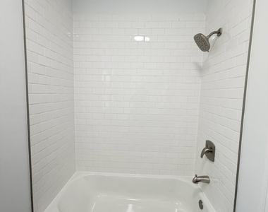 7712 S Jeffery Boulevard - Photo Thumbnail 8