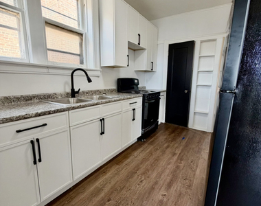 7712 S Jeffery Boulevard - Photo Thumbnail 13