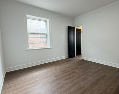 7712 S Jeffery Boulevard - Photo Thumbnail 9