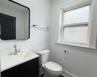 7712 S Jeffery Boulevard - Photo Thumbnail 7
