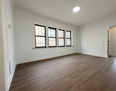 7712 S Jeffery Boulevard - Photo Thumbnail 3