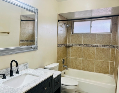 8239 Squires Place Drive - Photo Thumbnail 18