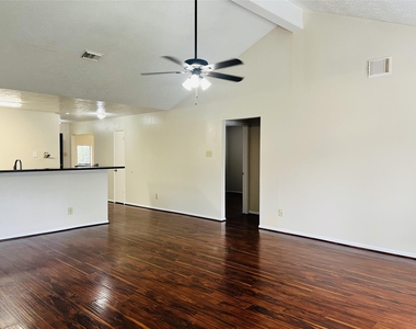 8239 Squires Place Drive - Photo Thumbnail 5