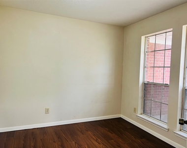 8239 Squires Place Drive - Photo Thumbnail 15