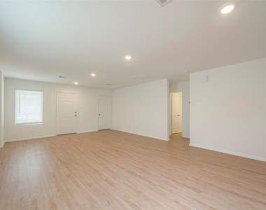 1491 Las Cuevas Drive - Photo Thumbnail 3