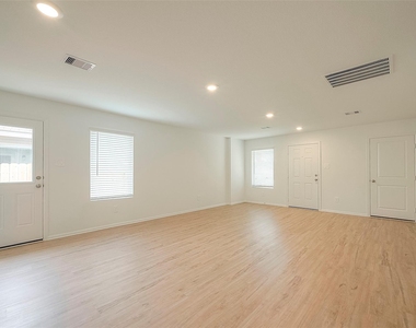 1491 Las Cuevas Drive - Photo Thumbnail 6