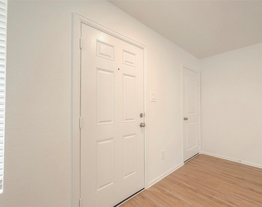 1491 Las Cuevas Drive - Photo Thumbnail 2