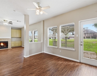 3327 Shady Glen Lane - Photo Thumbnail 7