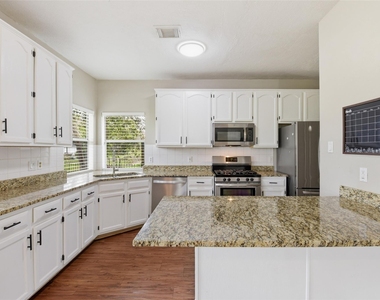 3327 Shady Glen Lane - Photo Thumbnail 12