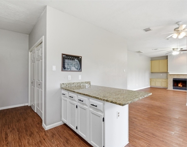 3327 Shady Glen Lane - Photo Thumbnail 14