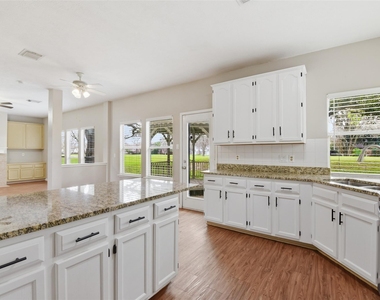 3327 Shady Glen Lane - Photo Thumbnail 17