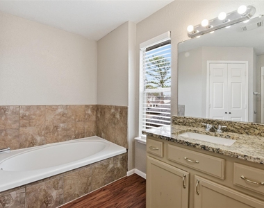 3327 Shady Glen Lane - Photo Thumbnail 28