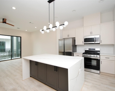 6310 Illinois Street - Photo Thumbnail 6