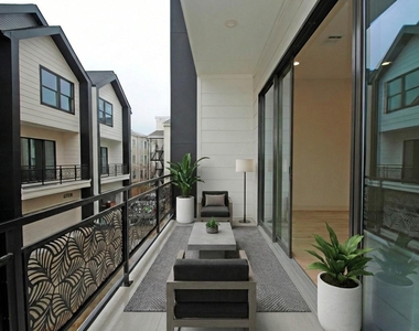 6310 Illinois Street - Photo Thumbnail 11