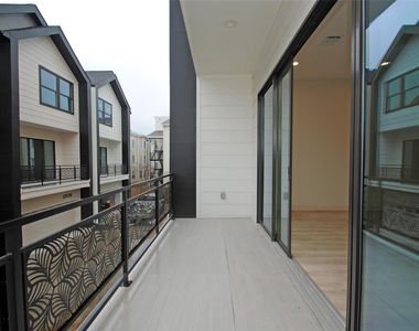 6310 Illinois Street - Photo Thumbnail 10