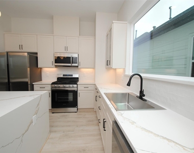 6310 Illinois Street - Photo Thumbnail 7