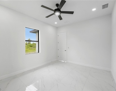 744 Oakridge Avenue S - Photo Thumbnail 6