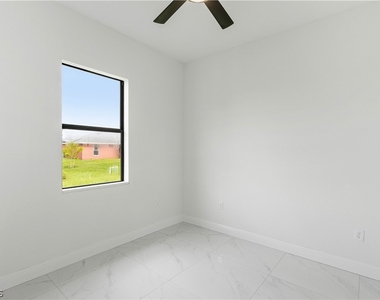 744 Oakridge Avenue S - Photo Thumbnail 13