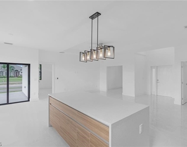 2001 Nw 25th Avenue - Photo Thumbnail 6