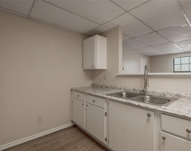 626 University Avenue - Photo Thumbnail 5