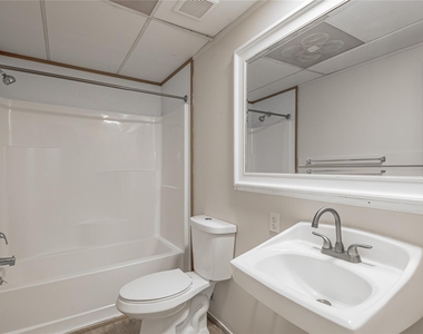 626 University Avenue - Photo Thumbnail 10