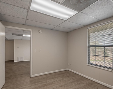 626 University Avenue - Photo Thumbnail 8