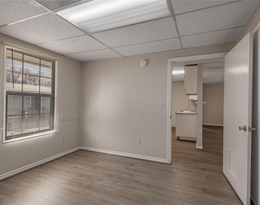 626 University Avenue - Photo Thumbnail 12