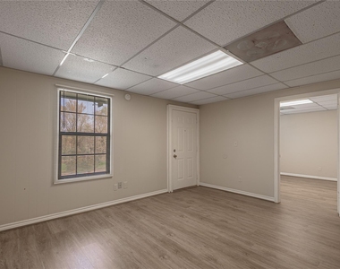 626 University Avenue - Photo Thumbnail 2