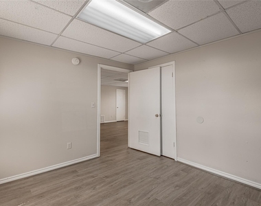 626 University Avenue - Photo Thumbnail 13