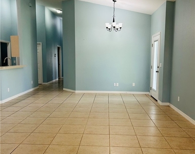19933 Lake Vista Circle - Photo Thumbnail 3