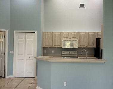 19933 Lake Vista Circle - Photo Thumbnail 8