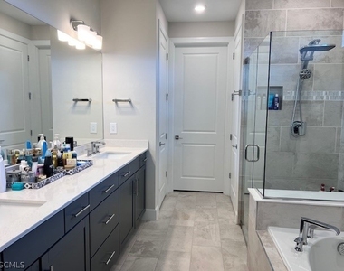 7100 Del Webb Oak Creek Boulevard N - Photo Thumbnail 4